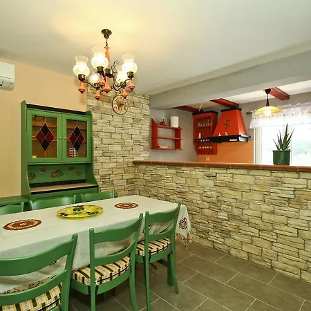 Сasa de vacaciones Luxurious Holiday In With Swimming Pool Kaštel