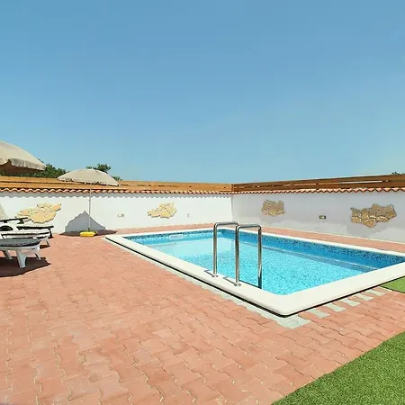 Сasa de vacaciones Luxurious Holiday In With Swimming Pool Kaštel